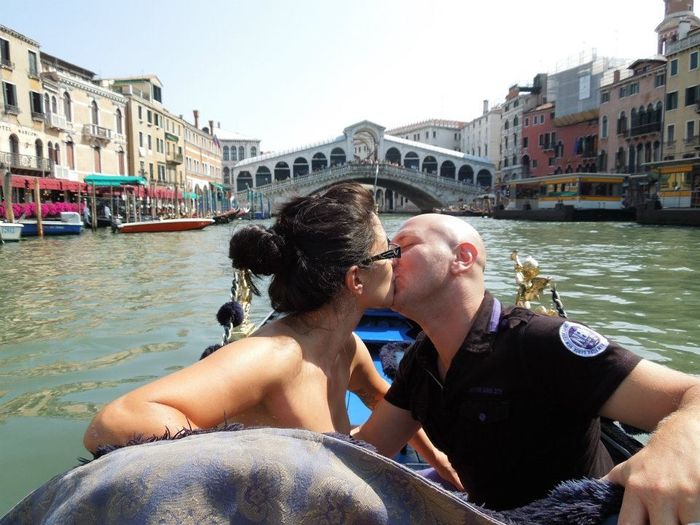 Bacio sotto il ponte di rialto...