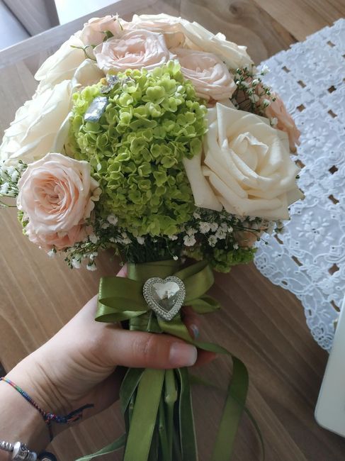 Bouquet con rose rosse 🌹 photos - 1