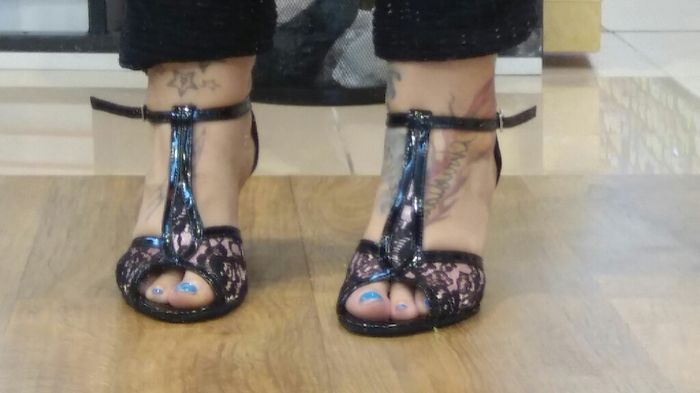  Mi date una mano per le scarpe? - 1