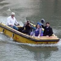 Arrivo al barcone in barchino