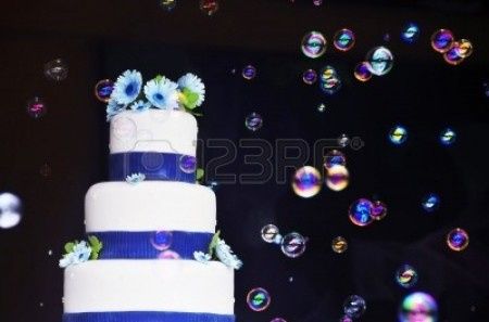 bolle di sapone e taglio torta