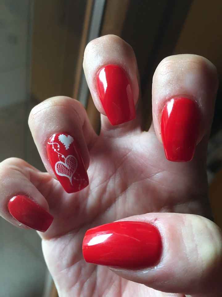 Mi fate vedere le vostre unghie - 1