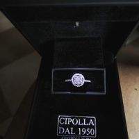 E ora mostraci una foto del tuo anello di fidanzamento! - 1