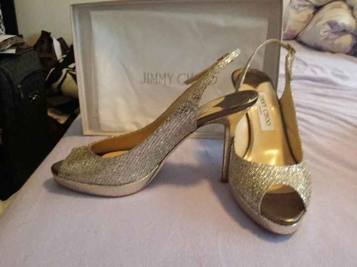 Mi fate vedere le vostre scarpe? - 1