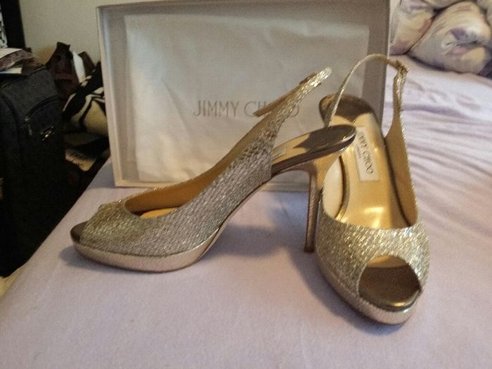 Mi fate vedere le vostre scarpe? - 1