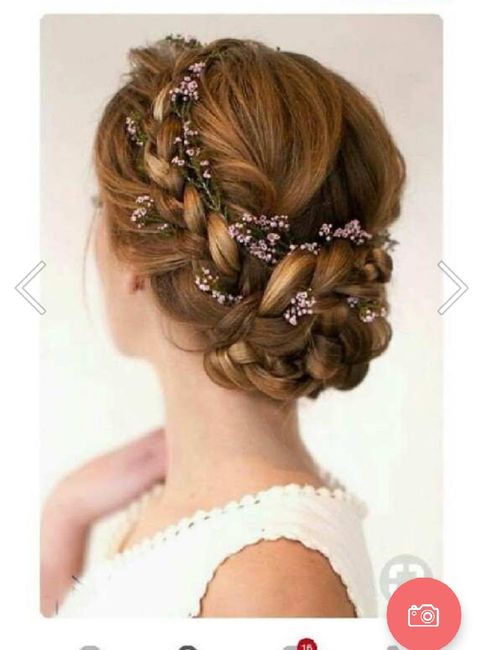 Capelli raccolti e fiori - 1