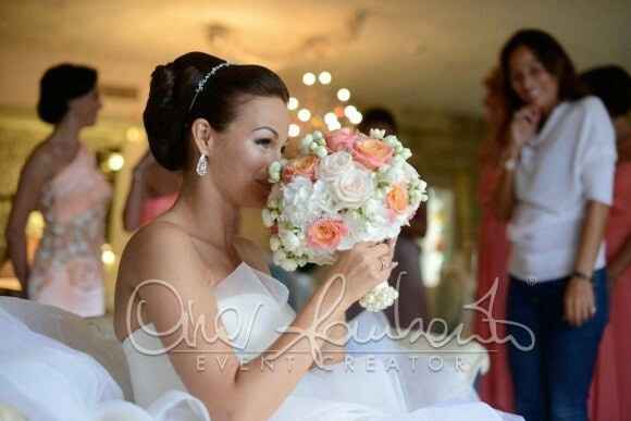 Ragazze aiuto fiori guardate - 1