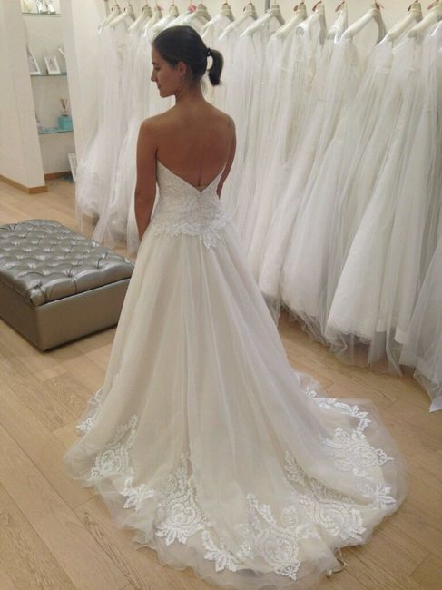 Colore in abbinato col vestito - 1