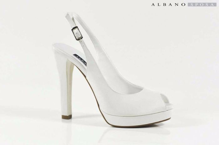 Scarpa classica con cinturino 