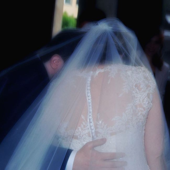 Perché vanno in chiesa con le spalle scoperte e scollacciate? - 3