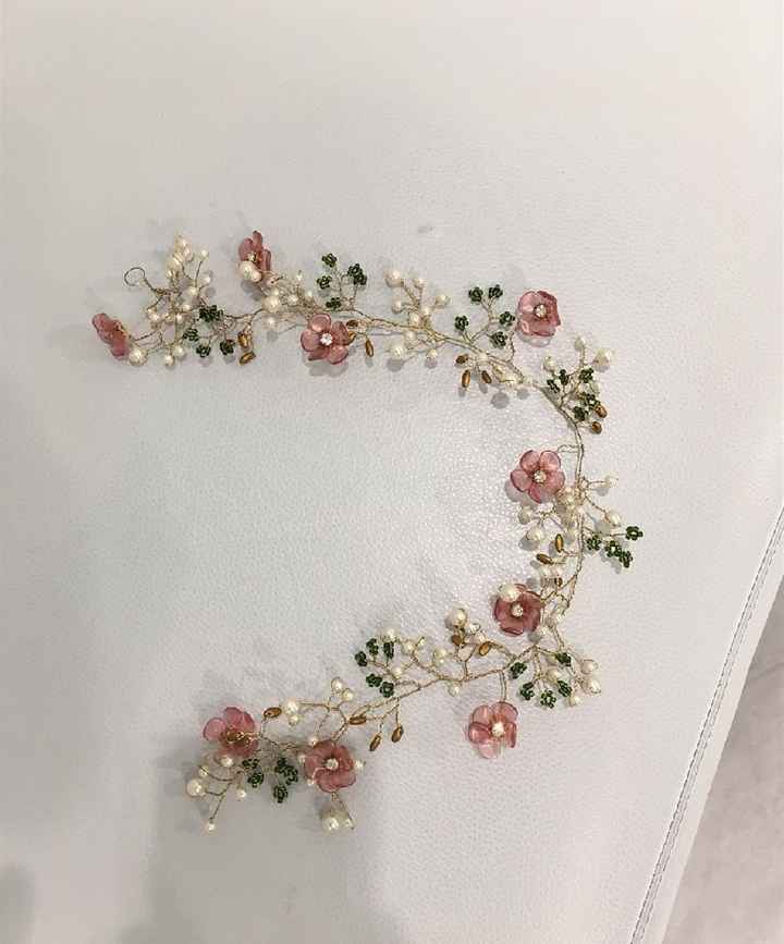 Spose con coroncina di fiori - 1