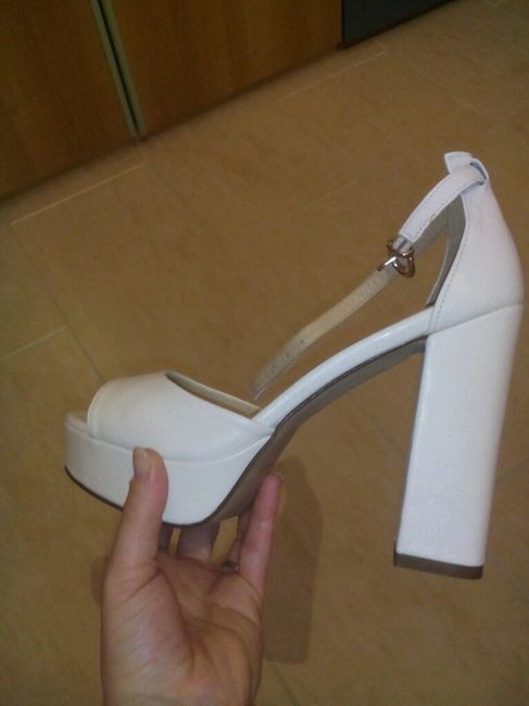 Scarpe sposa....bianche o colorate? mi fate vedere le vostre? - 1