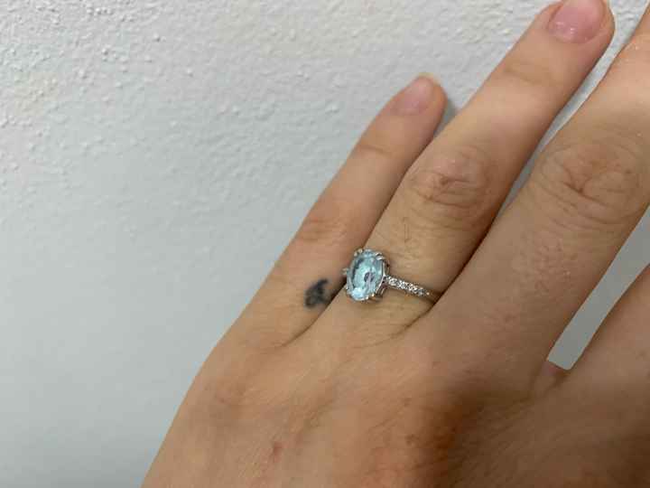 E ora mostraci una foto del tuo anello di fidanzamento! - 1
