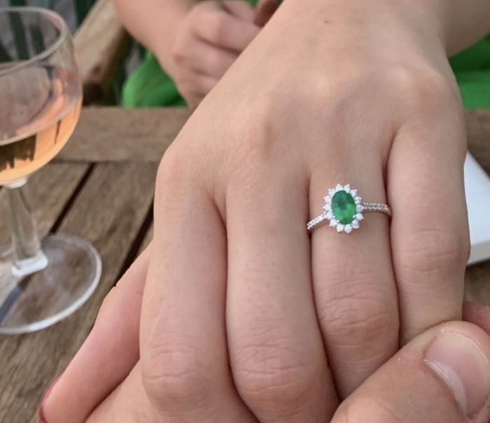 E ora mostraci una foto del tuo anello di fidanzamento! - 1
