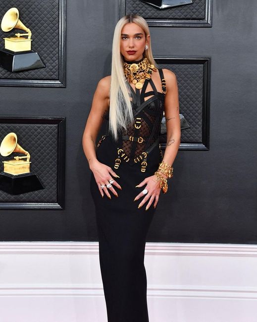 Alcuni look indimenticabili e dimenticabili dei Grammy Awards 2022! 💅💎 4