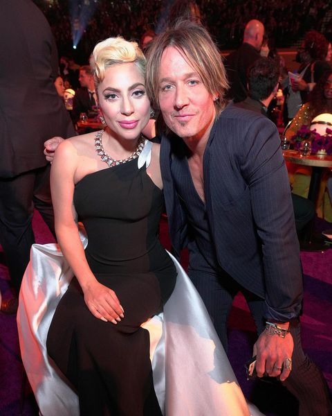 Alcuni look indimenticabili e dimenticabili dei Grammy Awards 2022! 💅💎 2