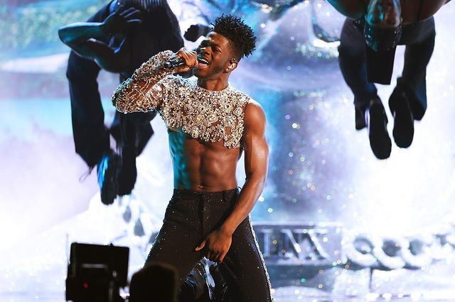 Alcuni look indimenticabili e dimenticabili dei Grammy Awards 2022! 💅💎 9