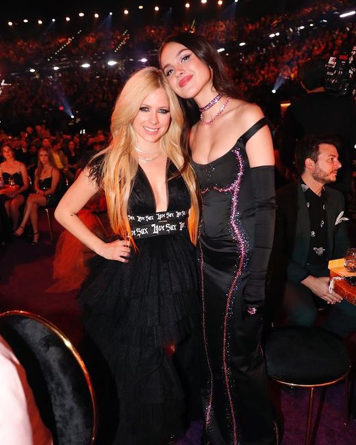 Alcuni look indimenticabili e dimenticabili dei Grammy Awards 2022! 💅💎 11