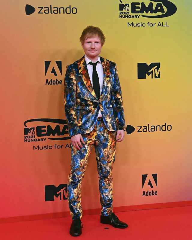 I look degli MTV EMA 2021! Qual è il tuo preferito?🎤❤️‍🔥 - 3