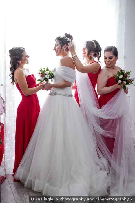 Abito damigelle natalizio: accetti, ricicli o rifiuti? - 1