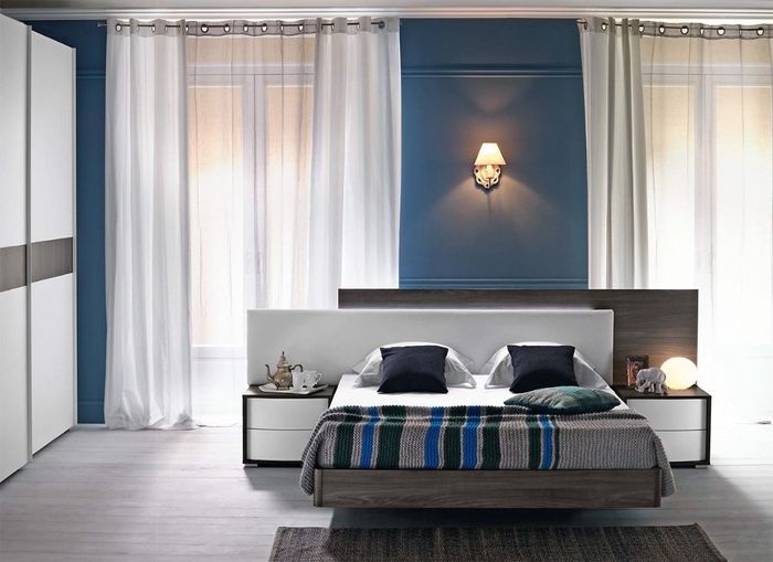 il letto con i comodini