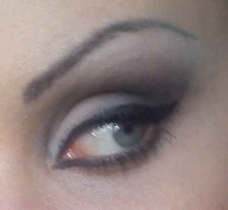 dettaglio trucco occhi chiari