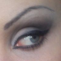 dettaglio trucco occhi chiari
