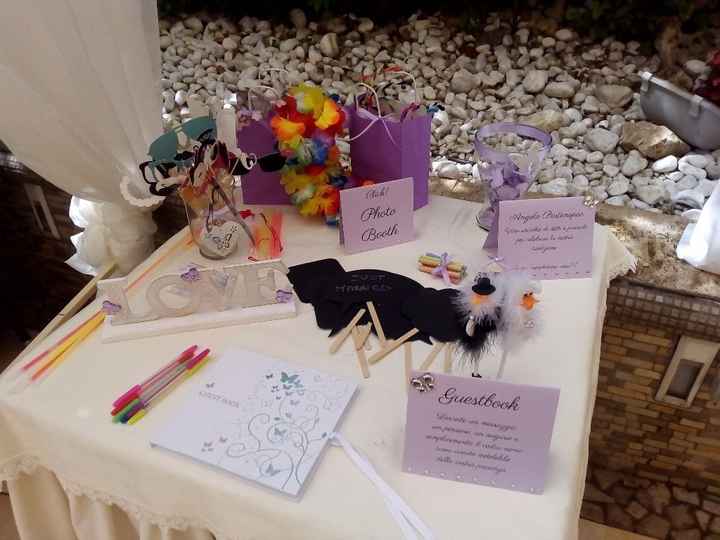Allestimento finale del tavolo guestbook