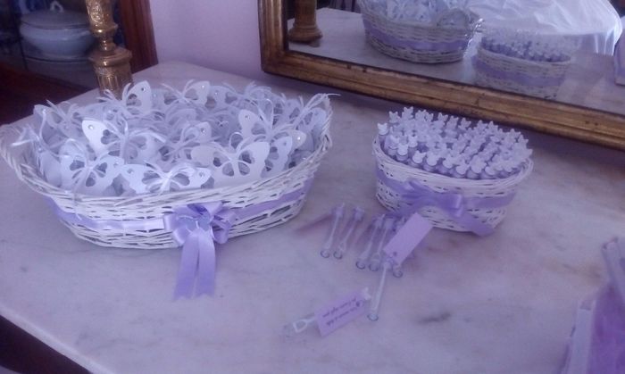 Confetti e bolle di sapone per la chiesa