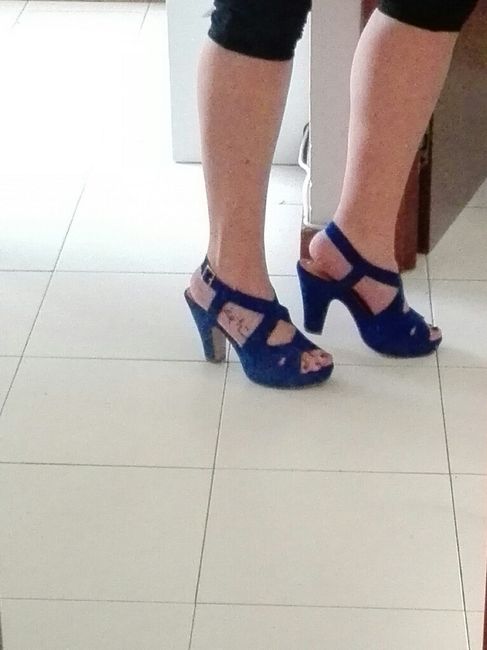 Mi fate vedere le vostre scarpe? - 1