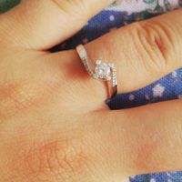 E ora mostraci una foto del tuo anello di fidanzamento! - 1