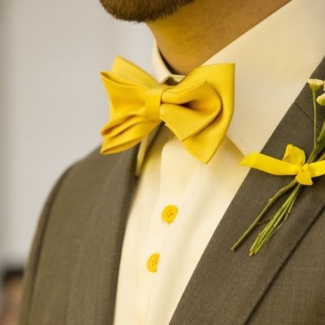 Dettagli sposo in giallo 🤵 3