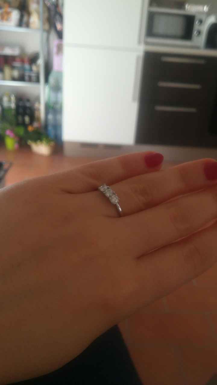 E ora mostraci una foto del tuo anello di fidanzamento! - 1