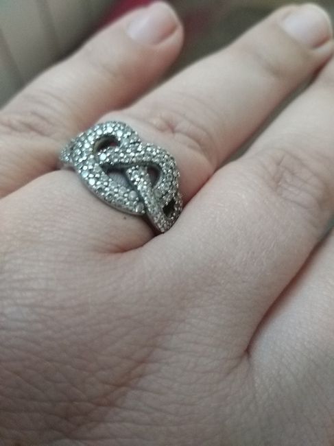 Anello di fidanzamento: solo prima del si, o al dito per tutta vita? Perché no, accostato alla fede? 1