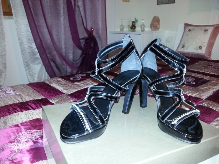 Ecco a voi le mie scarpe e il mio abito - 1