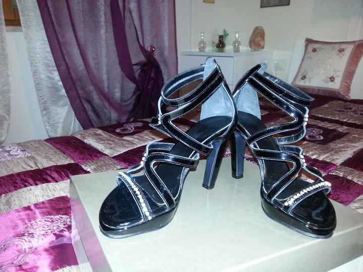 Ecco a voi le mie scarpe e il mio abito - 1