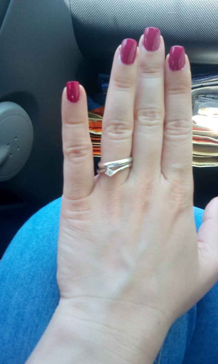 E ora mostraci una foto del tuo anello di fidanzamento! - 1