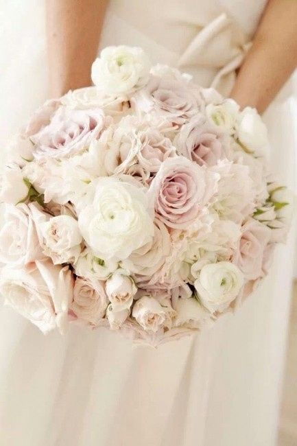Club della sposa con il bouquet color pastello: - 1