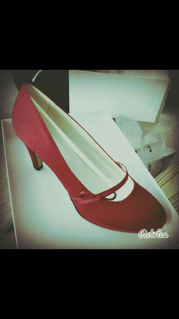 Mi fate vedere le vostre scarpe? - 1