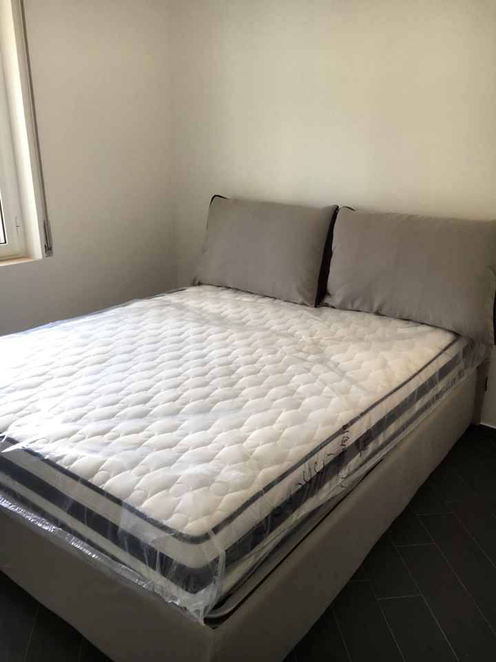 Mi fate vedere i vostri letti contenitori  rosso o nero o grigio ? grazie - 1