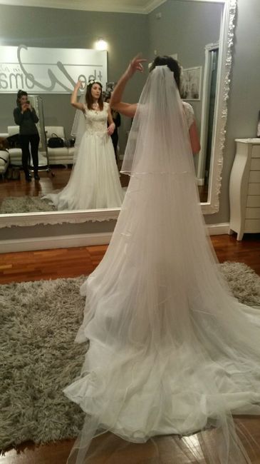 Velo con abito non scollato - 1