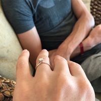 E ora mostraci una foto del tuo anello di fidanzamento! - 1