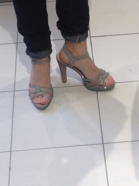 Indecisa tra due scarpe! - 2