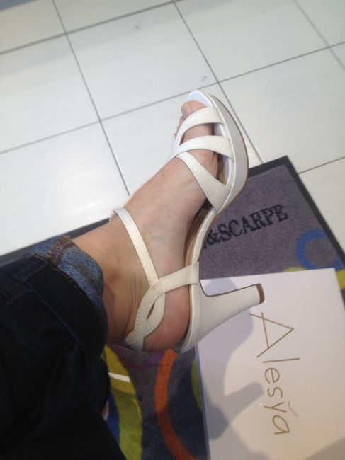 Indecisa tra due scarpe! - 3