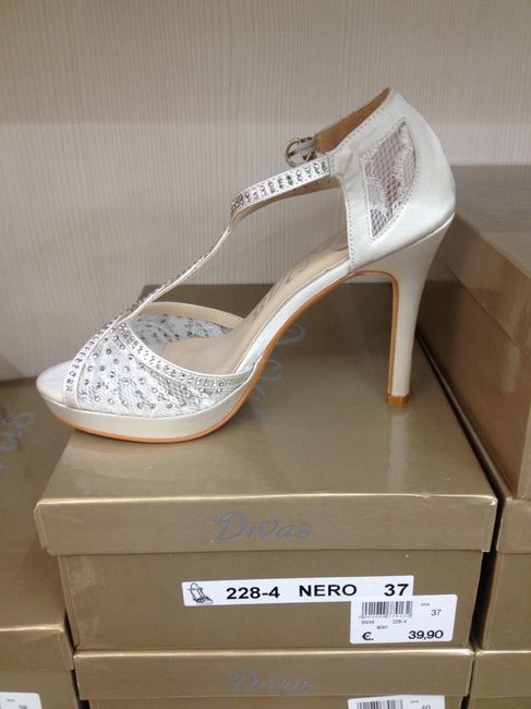 Tra i due litiganti il terzo gode: ecco le mie scarpe! - 2