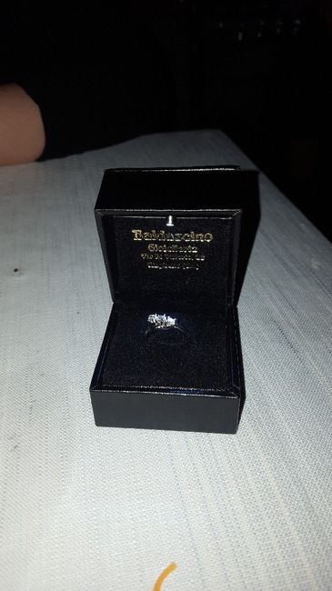 E ora mostraci una foto del tuo anello di fidanzamento! - 1