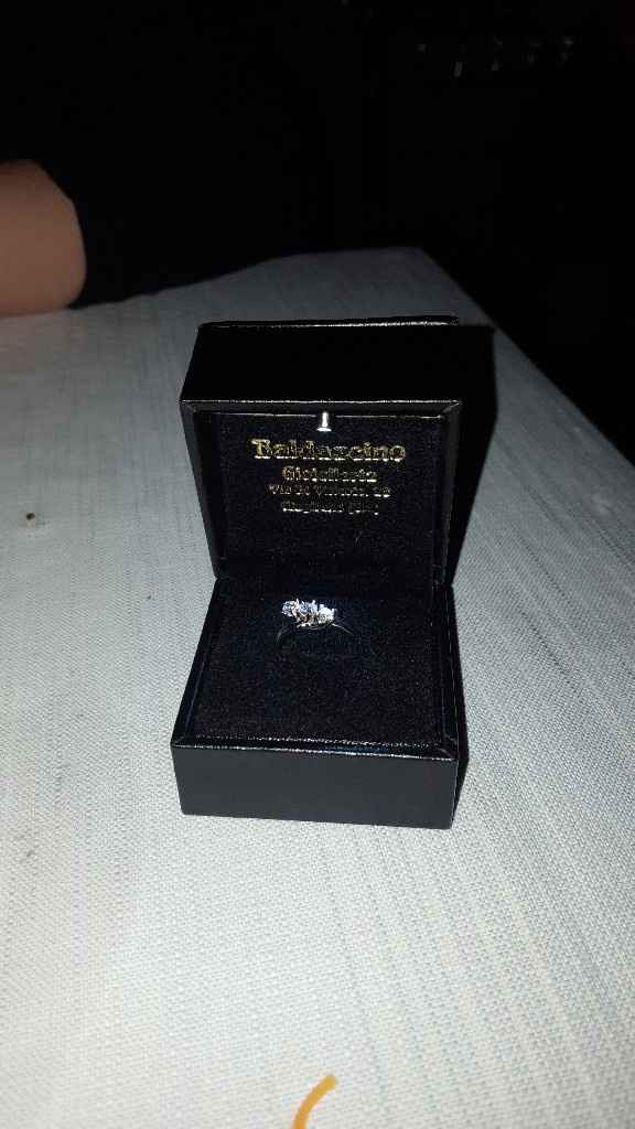 E ora mostraci una foto del tuo anello di fidanzamento! - 1