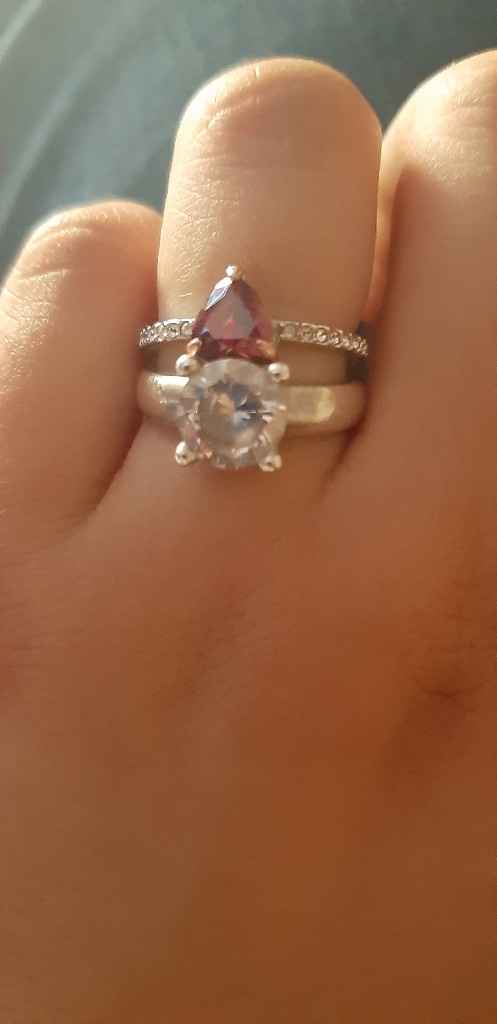 E ora mostraci una foto del tuo anello di fidanzamento! - 1