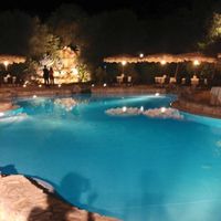 taglio torta e buffet di frutta e dolci in piscina