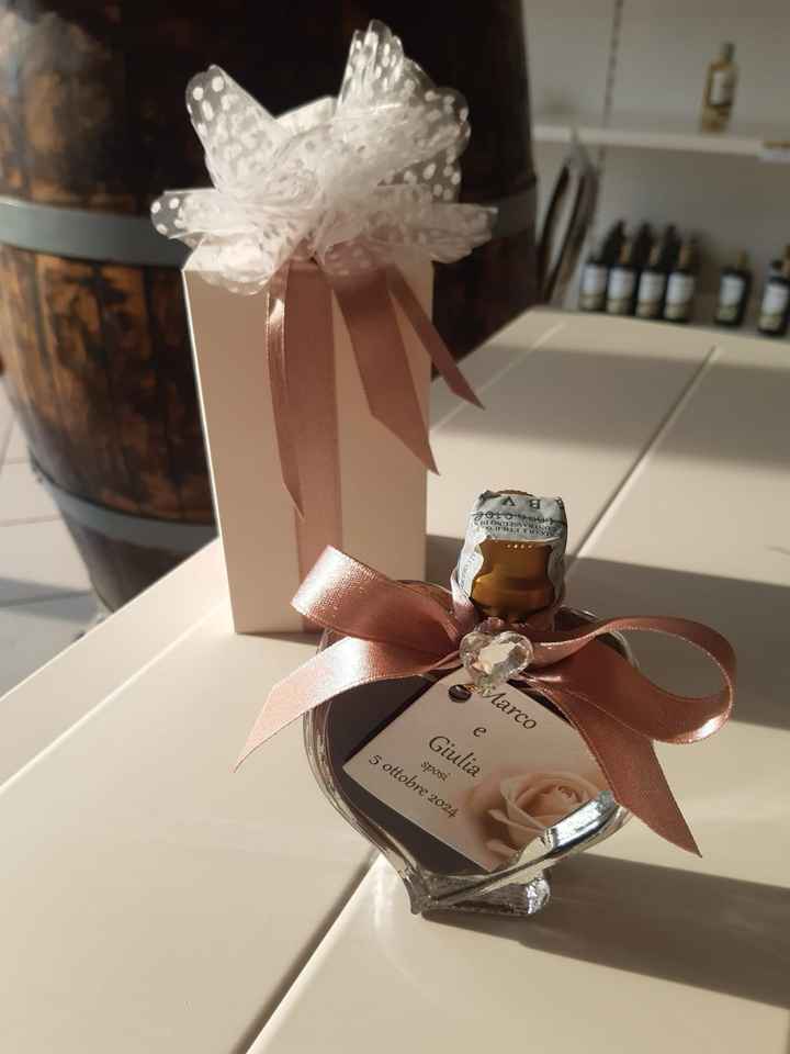 Bomboniera, scatola, vino o olio - 1